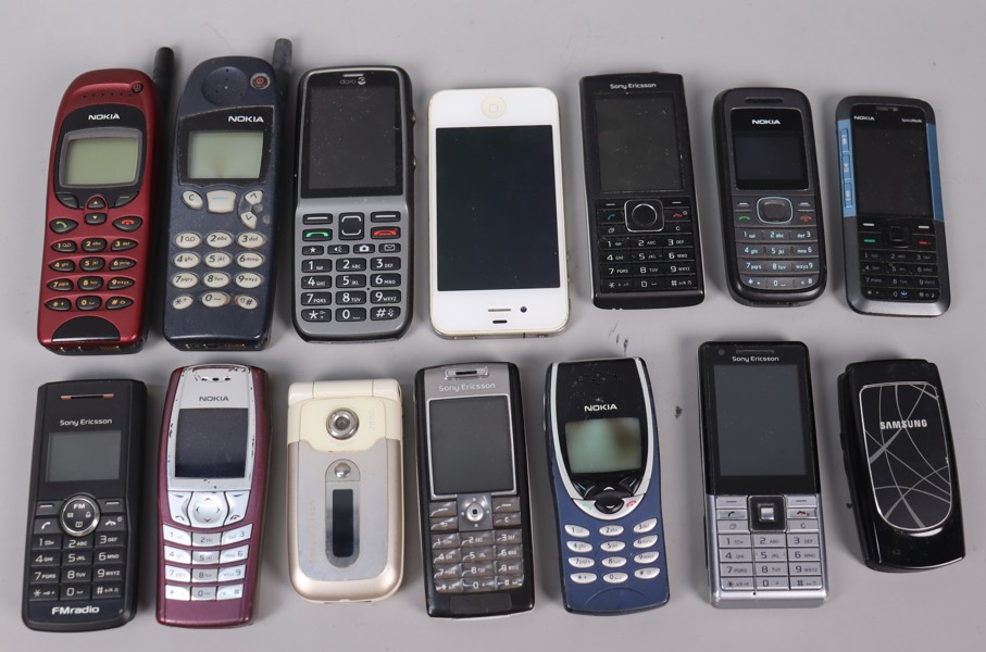 Äldre mobiltelefoner, Nokia, Iphone, Samsung, Sony Ericsson mm, 14st