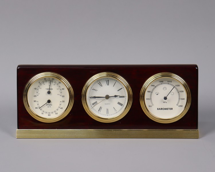 Väderstation, mahognylook, termometer, hygrometer, klocka och barometer